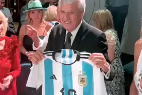 DC0836D7-FBE8-41AF-90D2-26CC768A5341