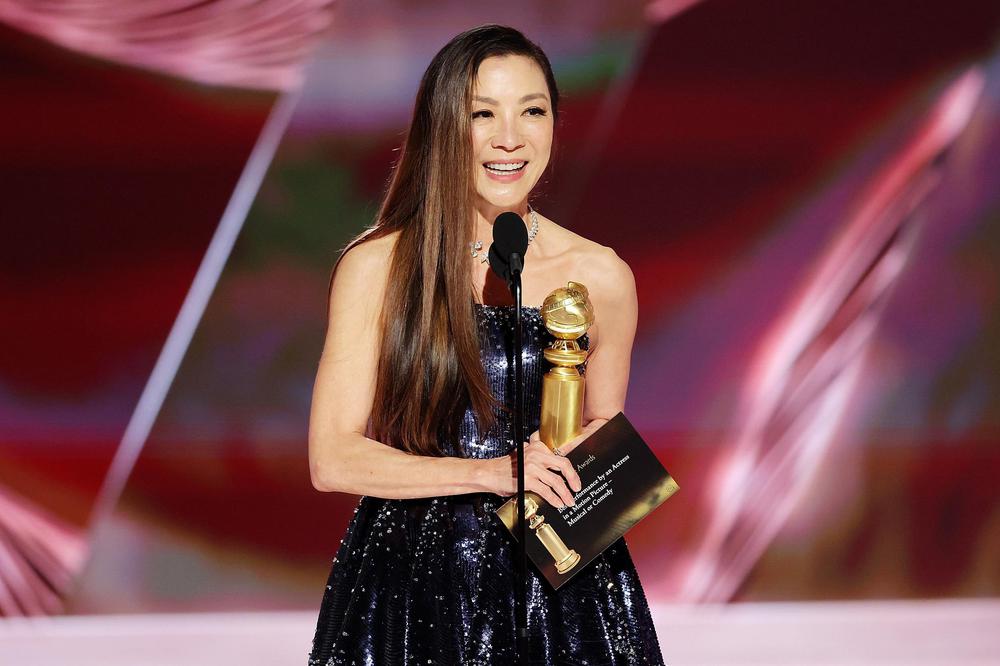 230110-Michelle-Yeoh-award-golden-globes-ac-920p-973897