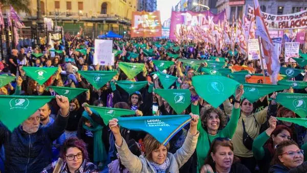 D8EF2FDE-F0AB-4D97-8FCB-0C489161B305