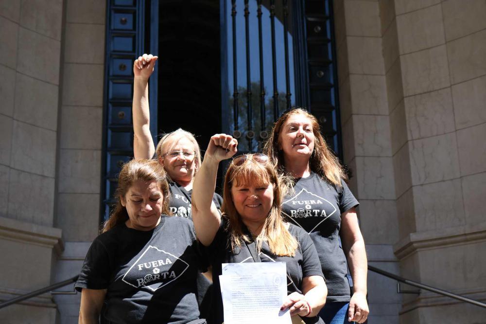 72B99D98-89D8-43F9-80DA-EF4D51AD752C